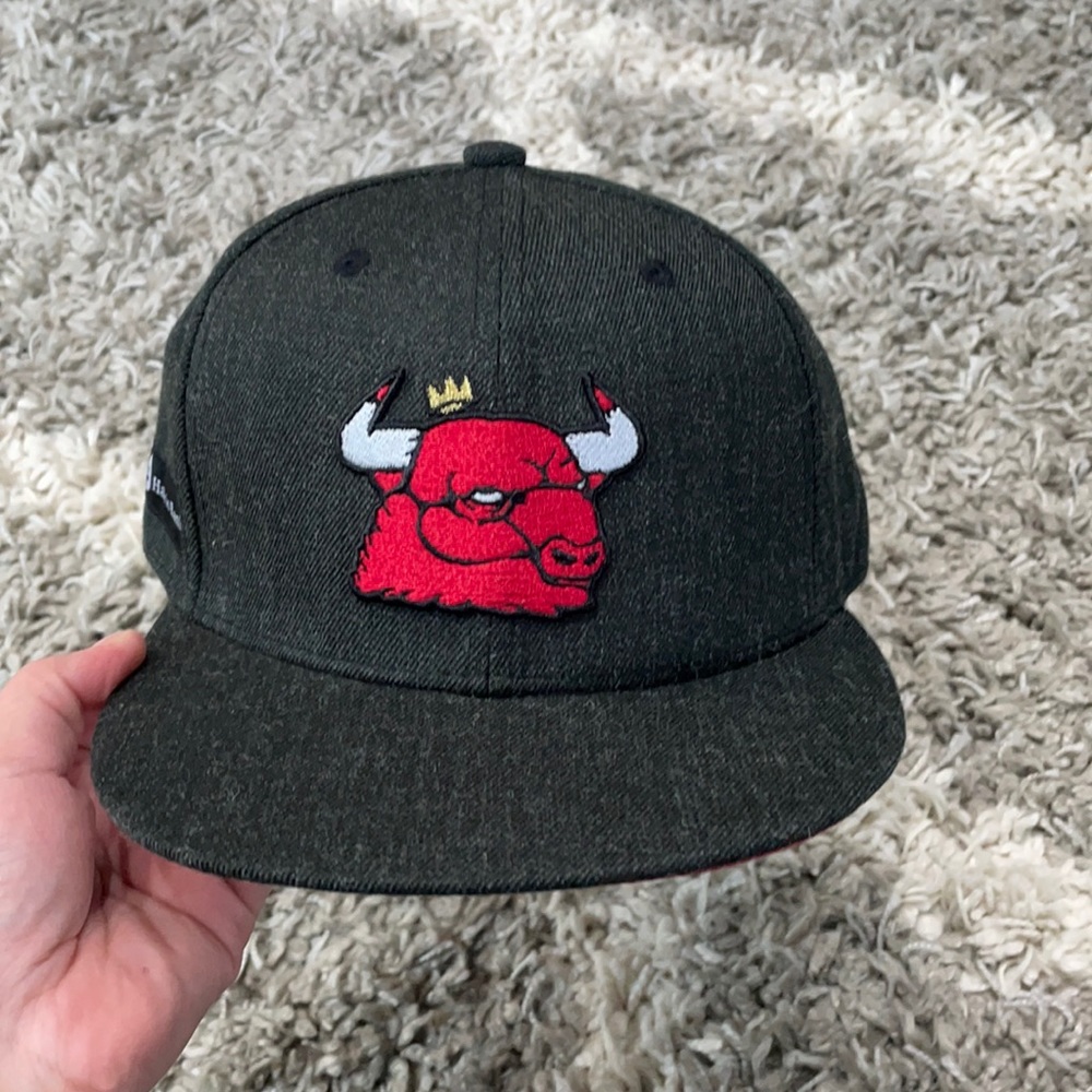 Chicago Bulls gray adjustable snap-back
